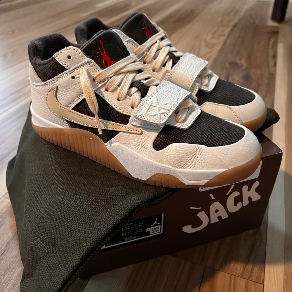 Jordan Jumpman Jack TR
Travis Scott Sail